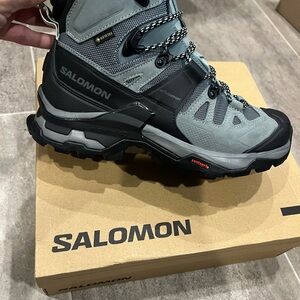 Salomon Men's Black and Gray Hiking Boots